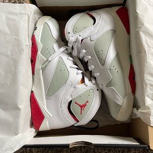Jordan Hare 7s brand new in box. Never worn. Size 7Y